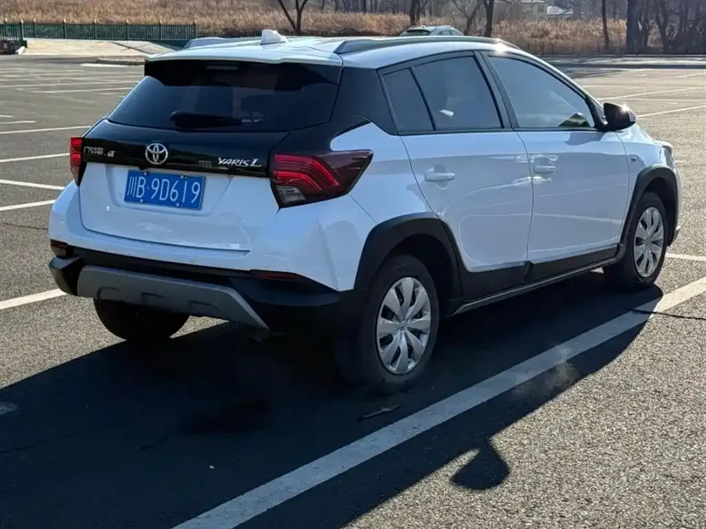 Toyota Yaris L — фото 10
