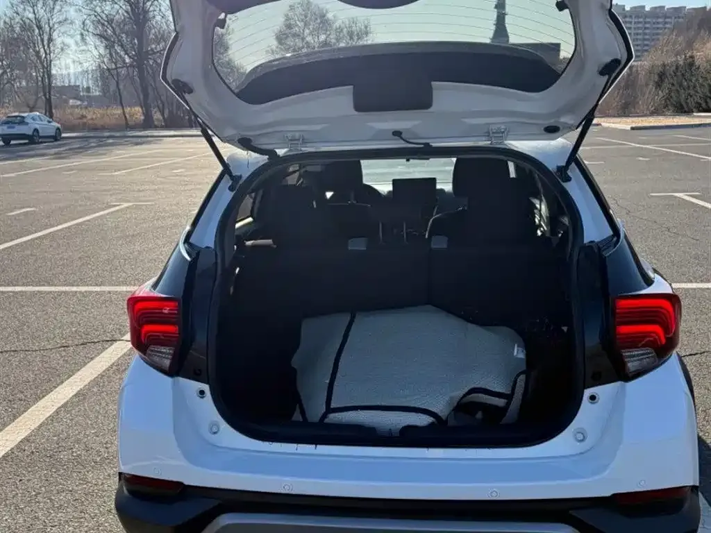 Toyota Yaris L — фото 6