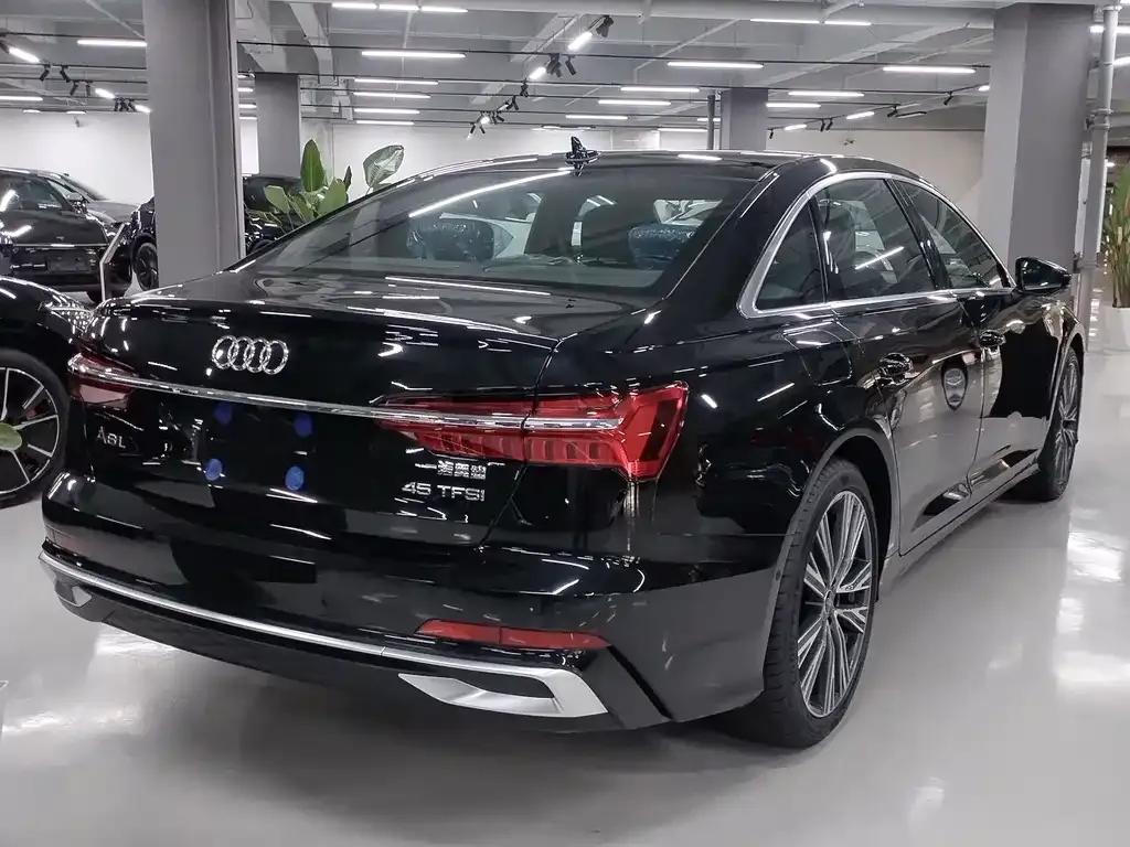 Audi A6L — фото 2