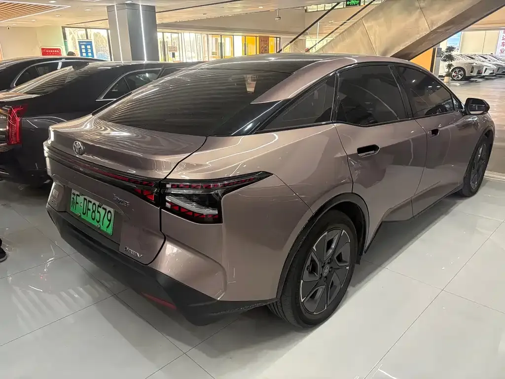 Toyota bZ3 2023 из CN, фото 7