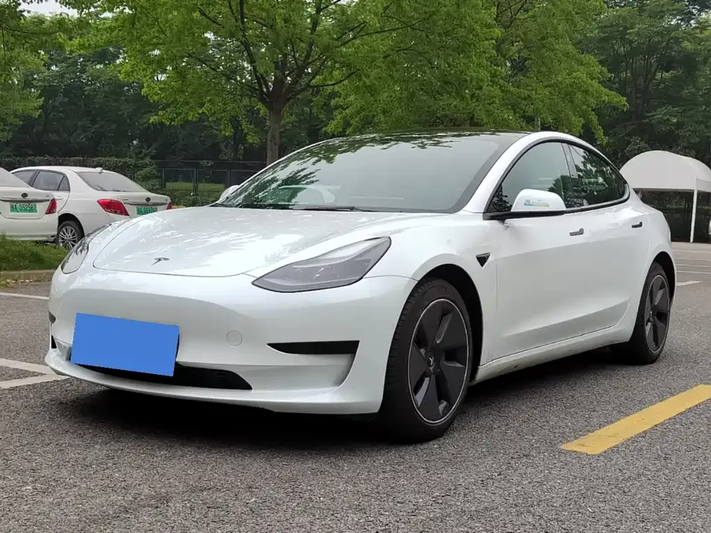 Tesla Model 3 — фото 1