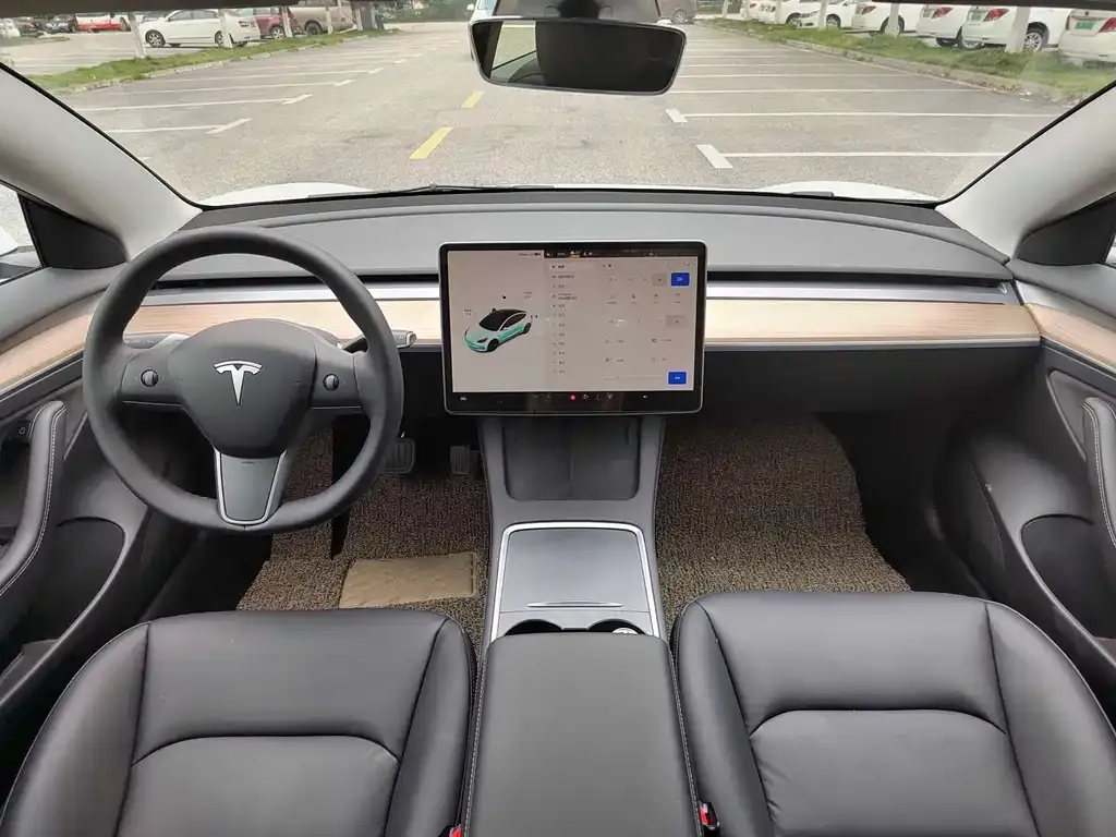Tesla Model 3 — фото 8