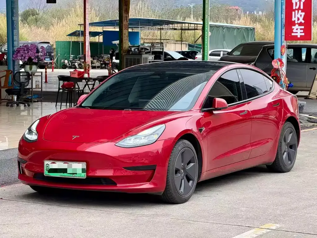 Tesla Model 3 — фото 1