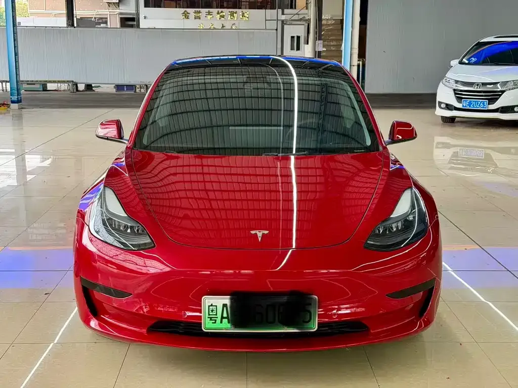 Tesla Model 3 — фото 9