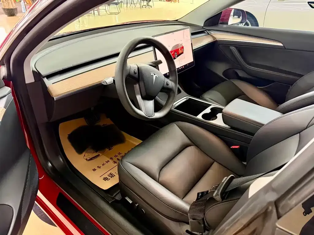Tesla Model 3 — фото 4