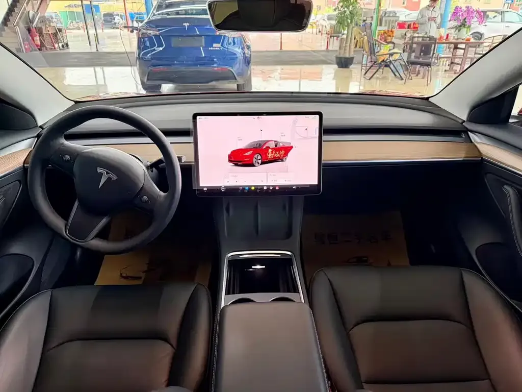 Tesla Model 3 — фото 7