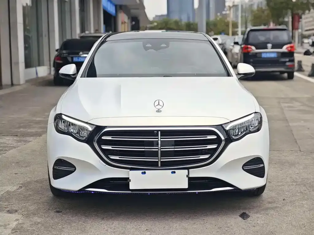 Mercedes-Benz E-Class — фото 10