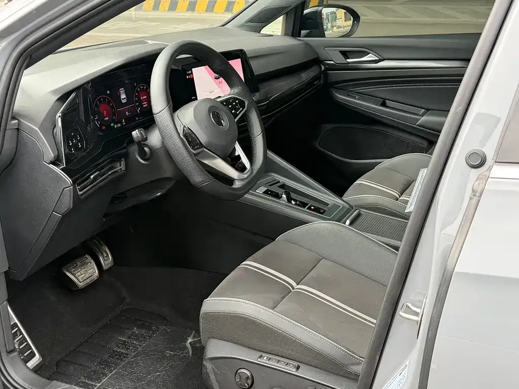 Volkswagen Golf 2023 из CN, фото 5