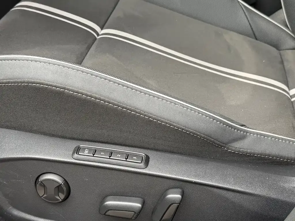 Volkswagen Golf 2023 из CN, фото 10