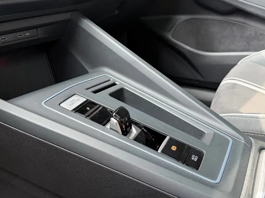 Volkswagen Golf 2023 из CN, фото 6