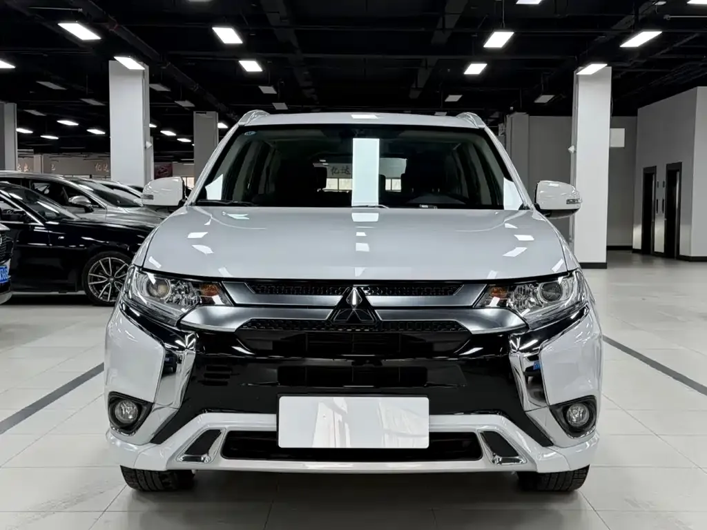 Mitsubishi Outlander — фото 6