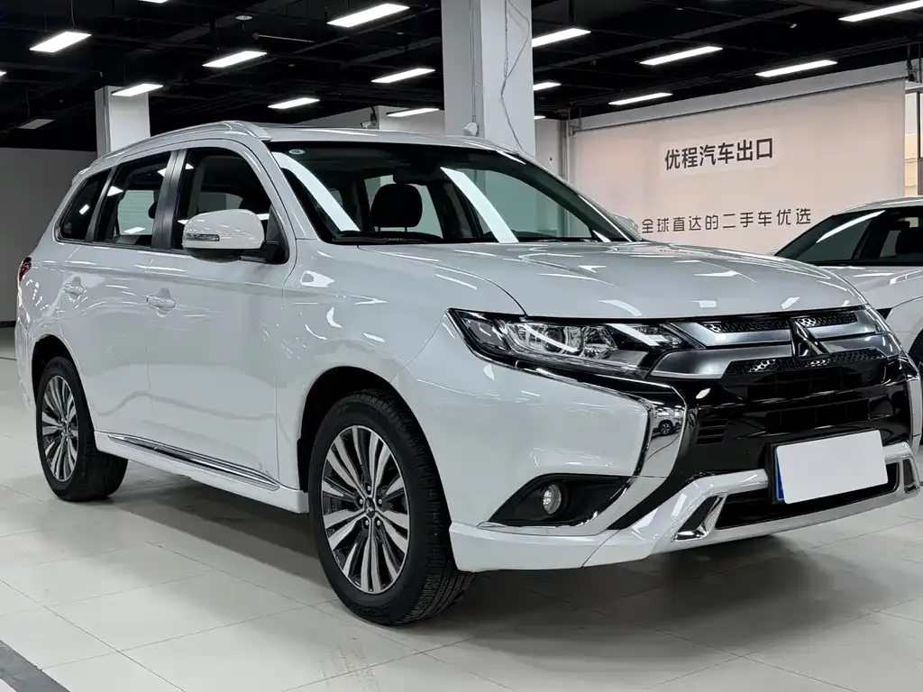 Mitsubishi Outlander — фото 2