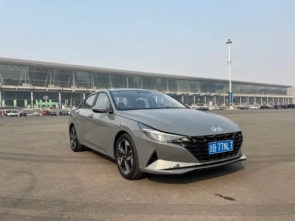 Hyundai Elantra — фото 5
