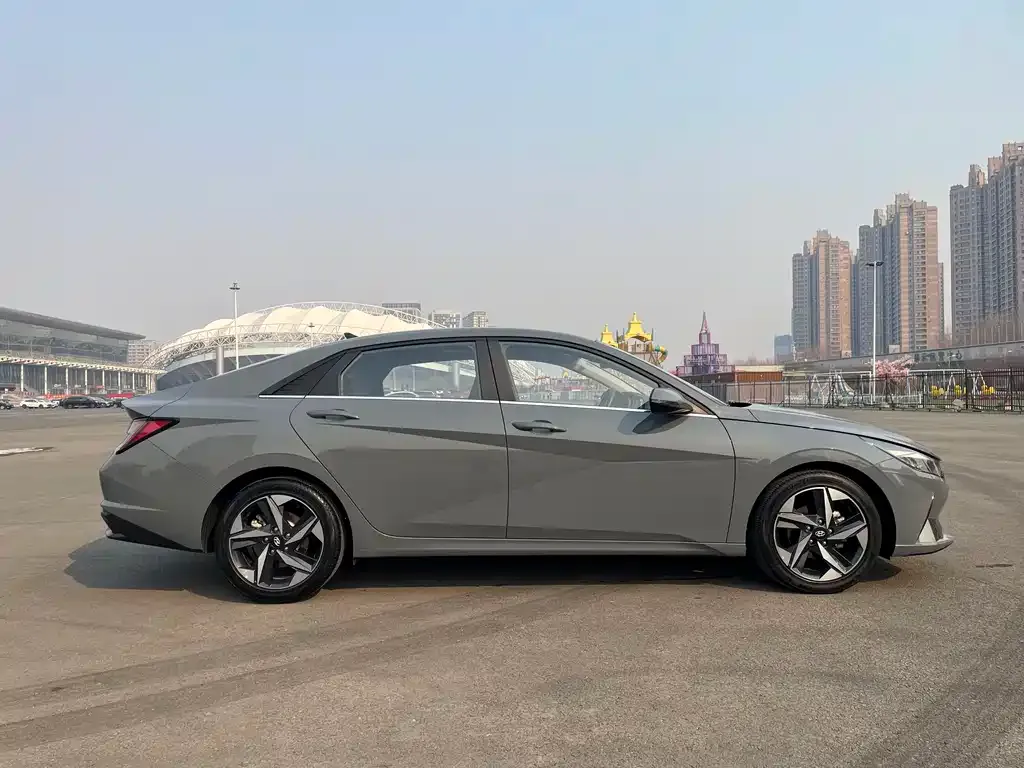 Hyundai Elantra — фото 10