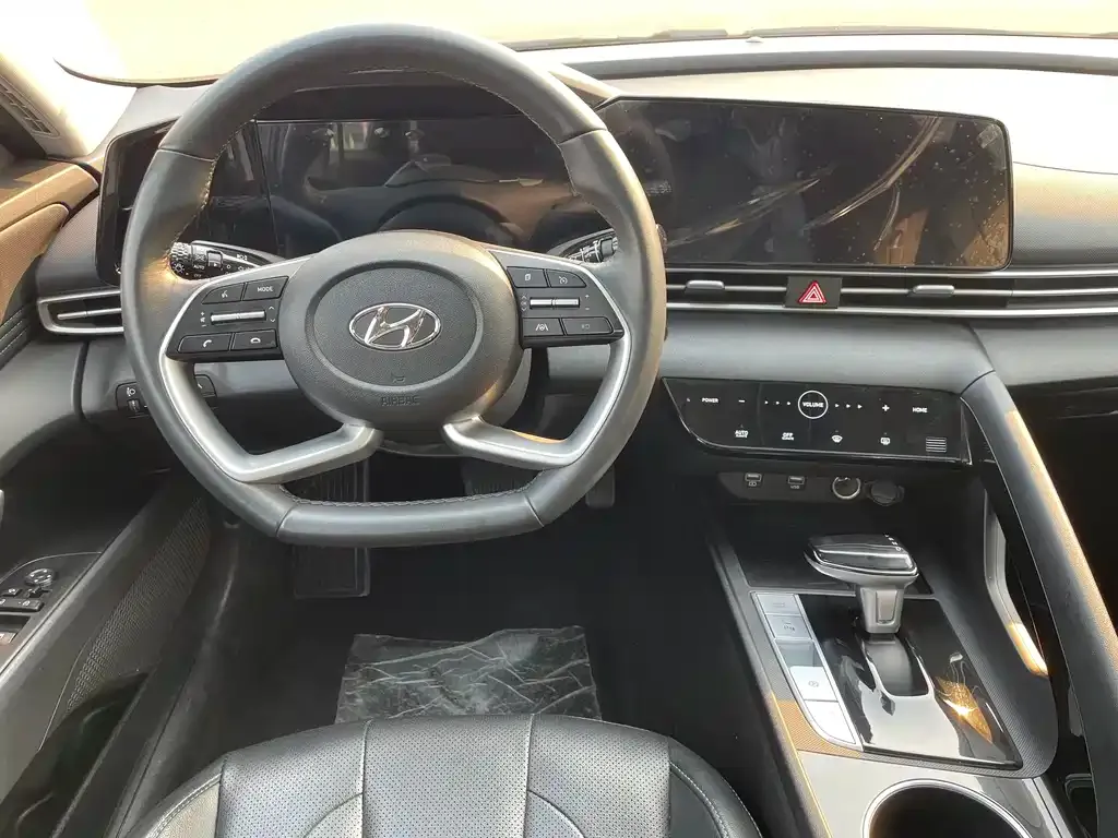Hyundai Elantra — фото 3