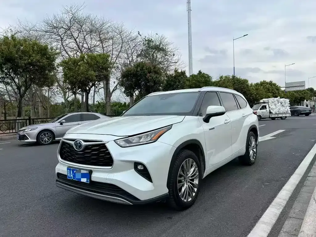 Toyota Highlander 2023 из CN, фото 1