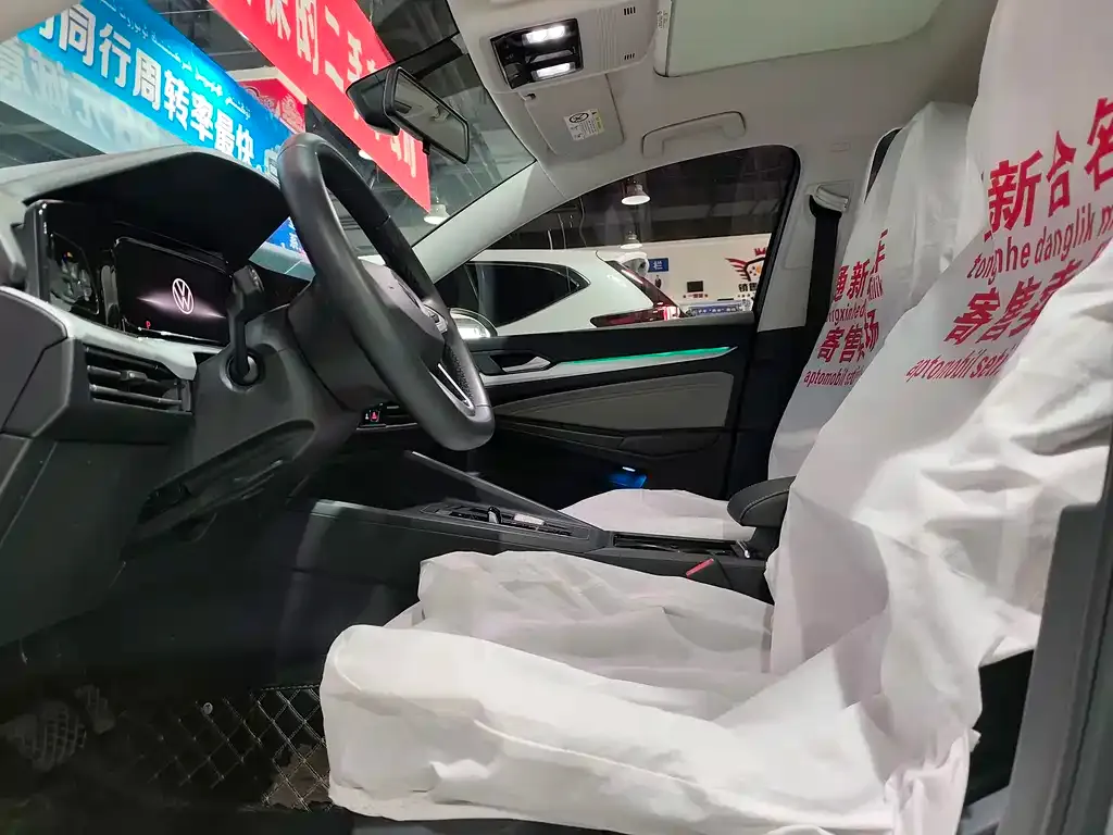 Volkswagen Golf 2022 из CN, фото 2