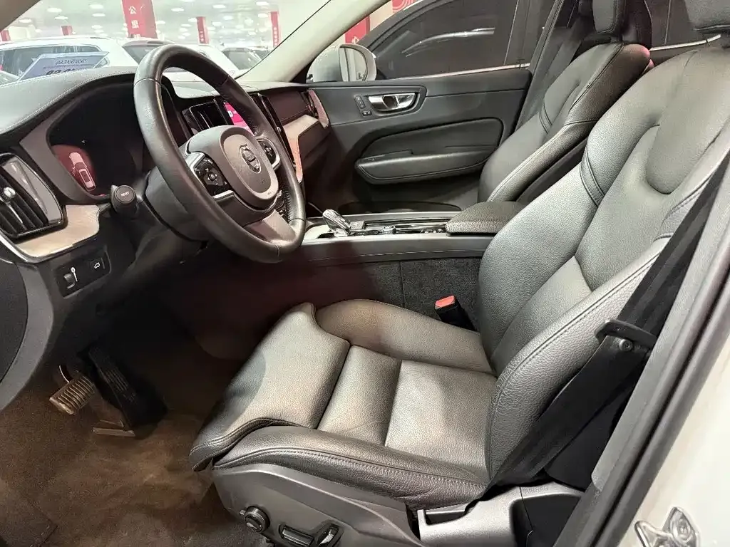 Volvo XC60 2021 из CN, фото 10