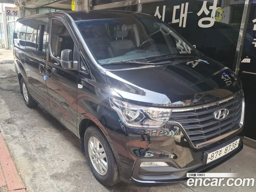 Hyundai Starex
