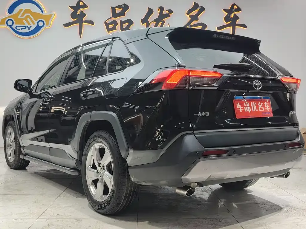 Toyota RAV4 — фото 10