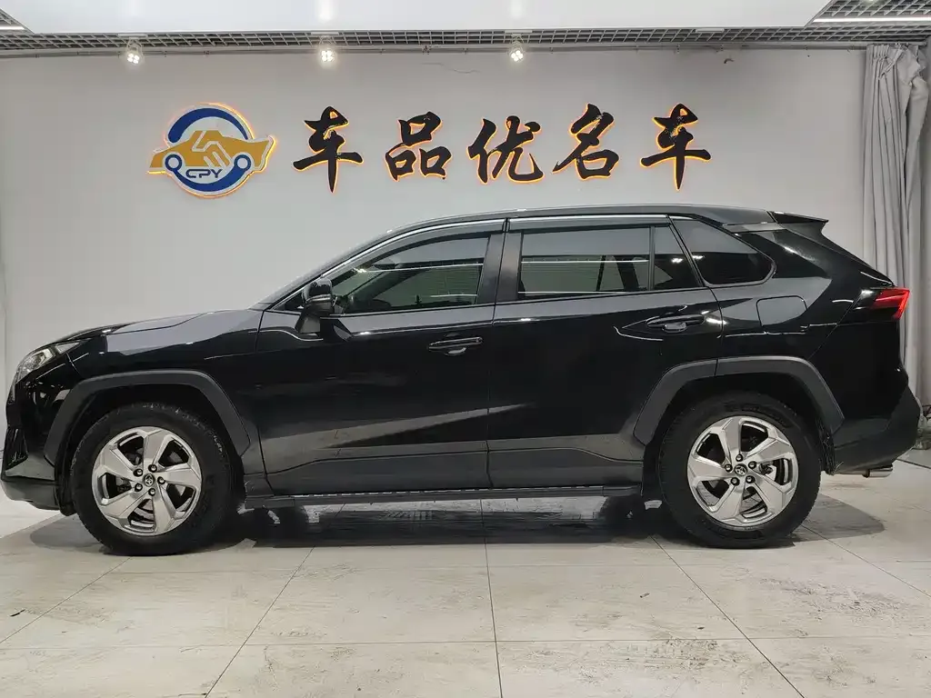 Toyota RAV4 — фото 2
