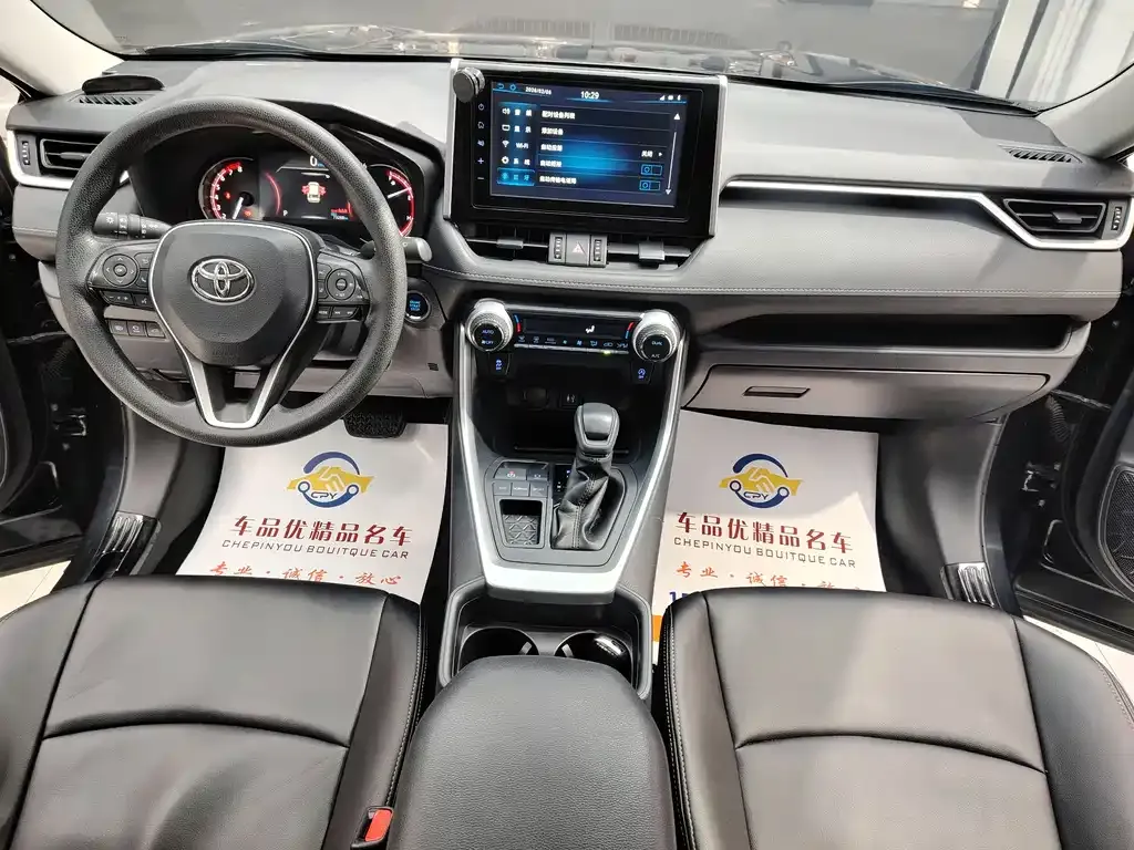Toyota RAV4 — фото 8