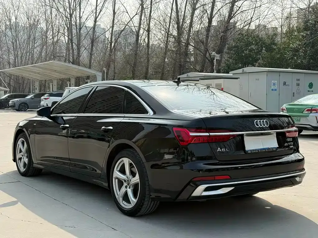 Audi A6L — фото 9
