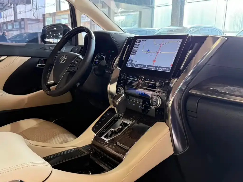 Toyota Alphard — фото 3