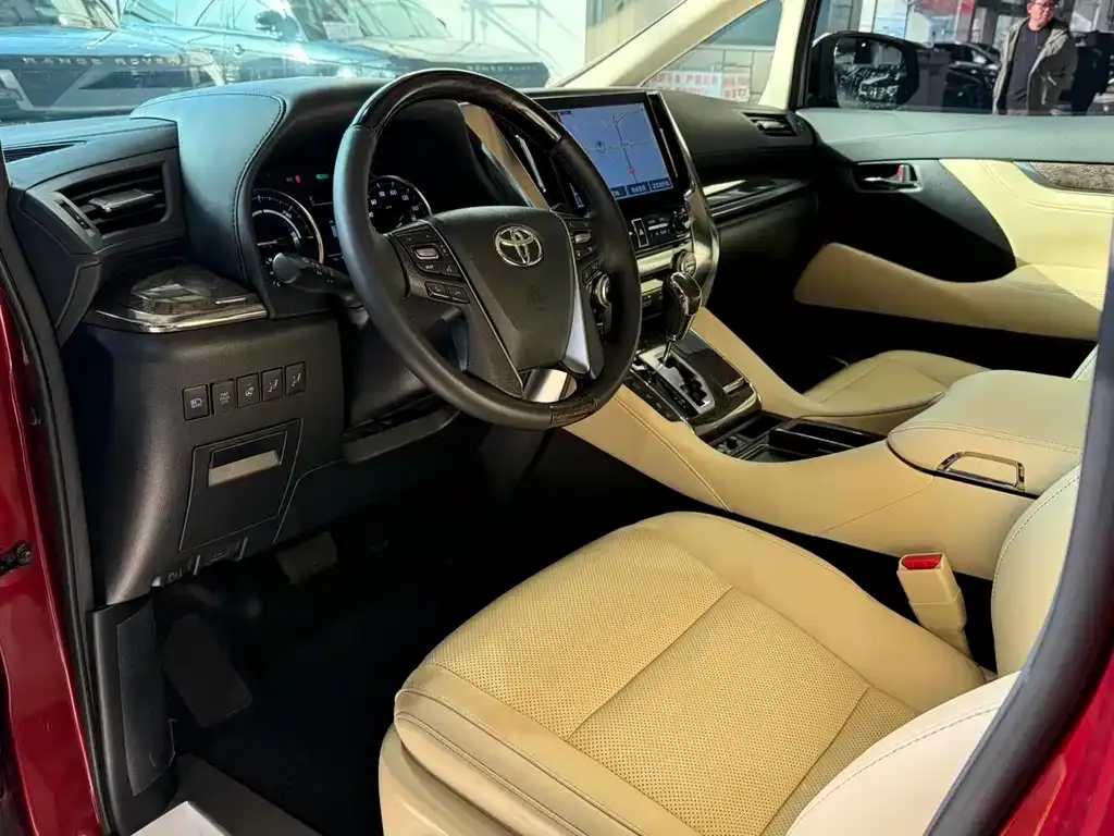 Toyota Alphard — фото 8