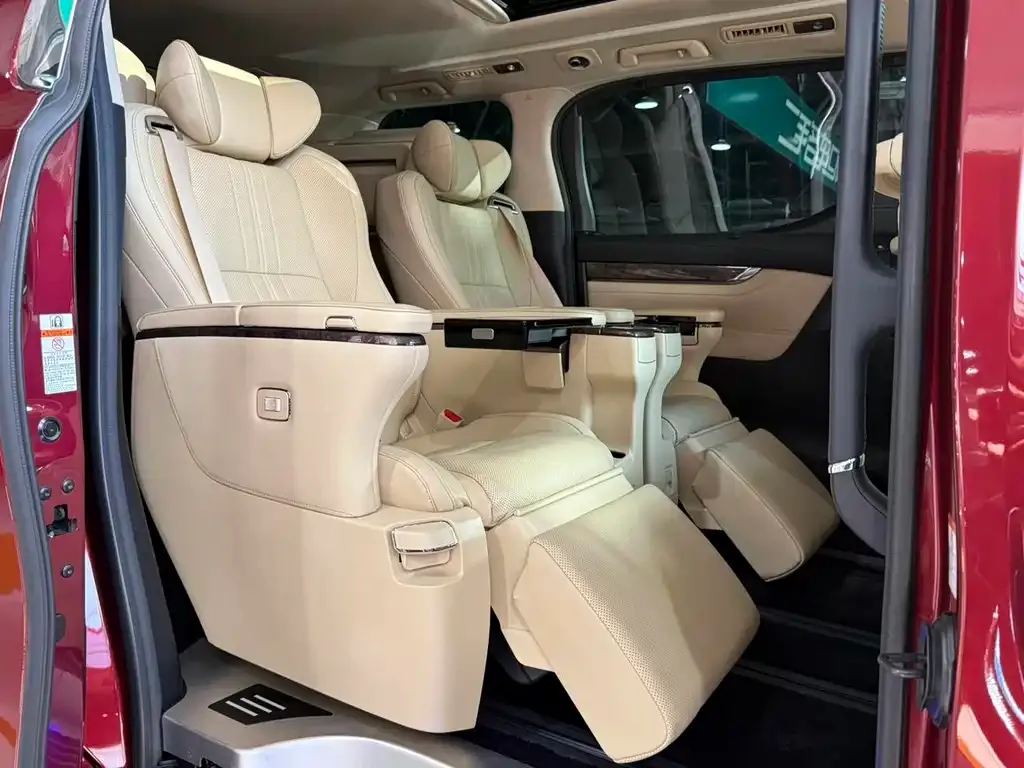 Toyota Alphard — фото 9