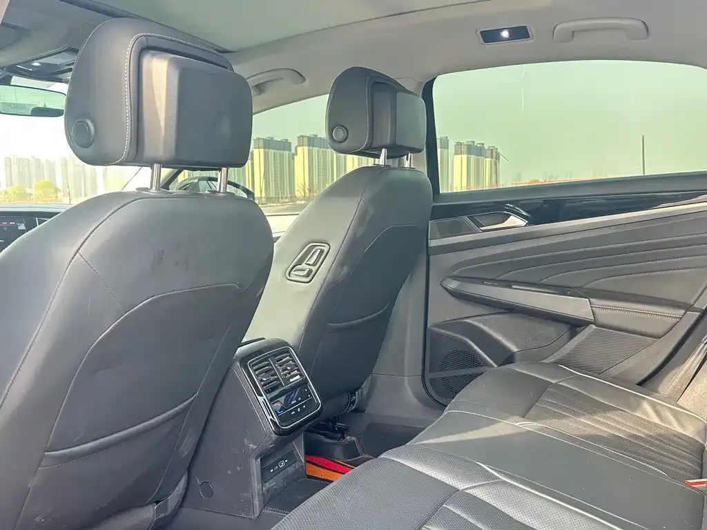 Volkswagen Passat 2024 из CN, фото 7
