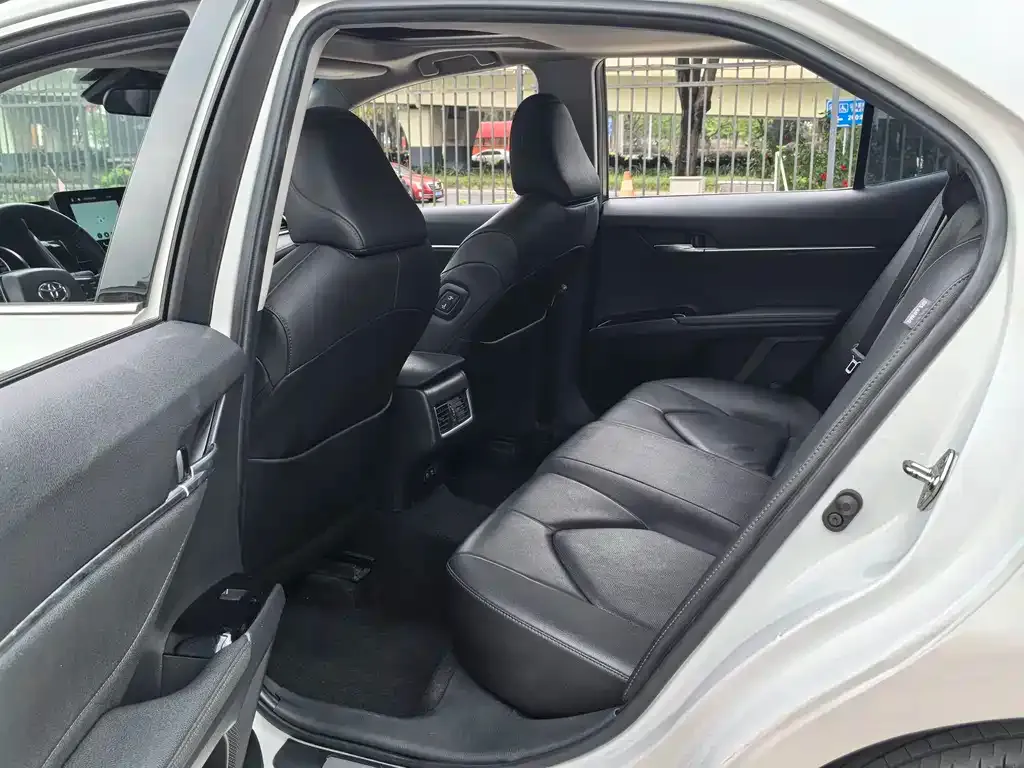 Toyota Camry 2023 из CN, фото 2