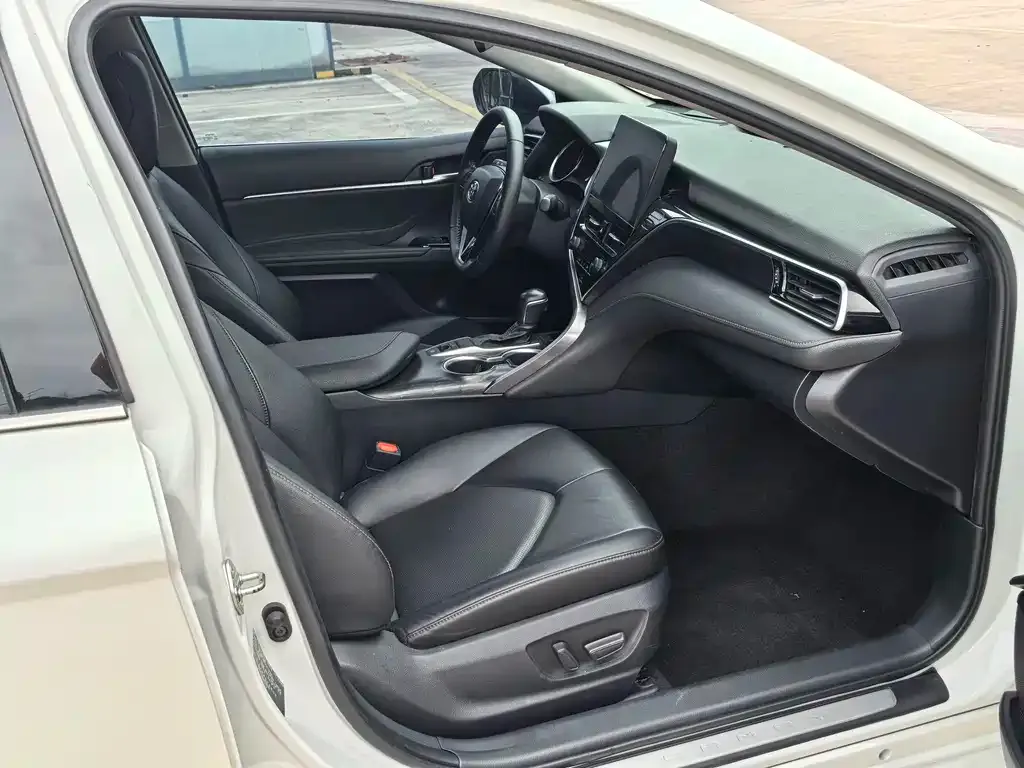 Toyota Camry 2023 из CN, фото 3