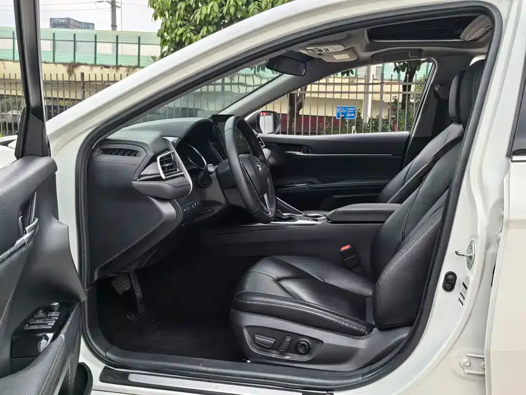 Toyota Camry 2023 из CN, фото 4
