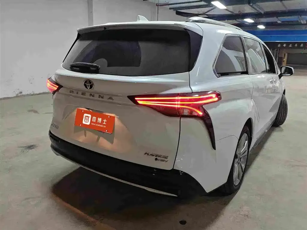 Toyota Sienna — фото 2