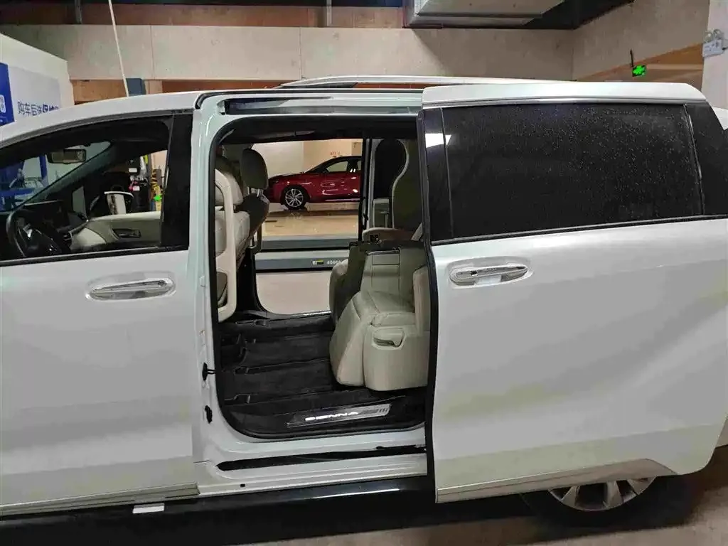 Toyota Sienna — фото 10