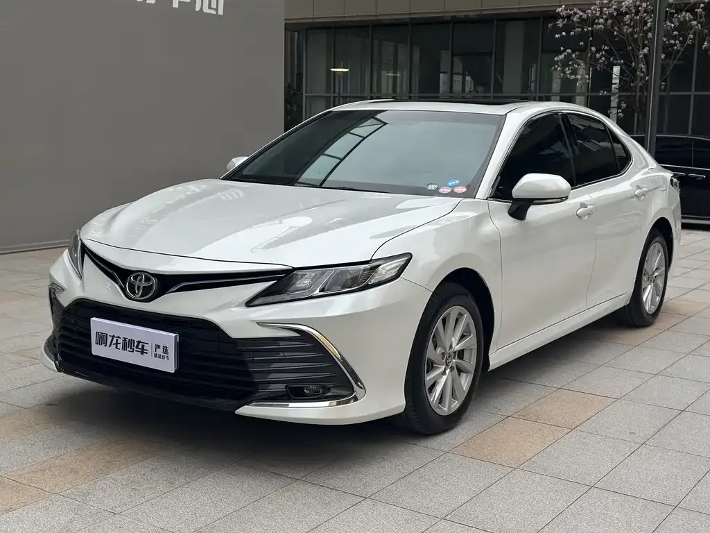 Toyota Camry — фото 4
