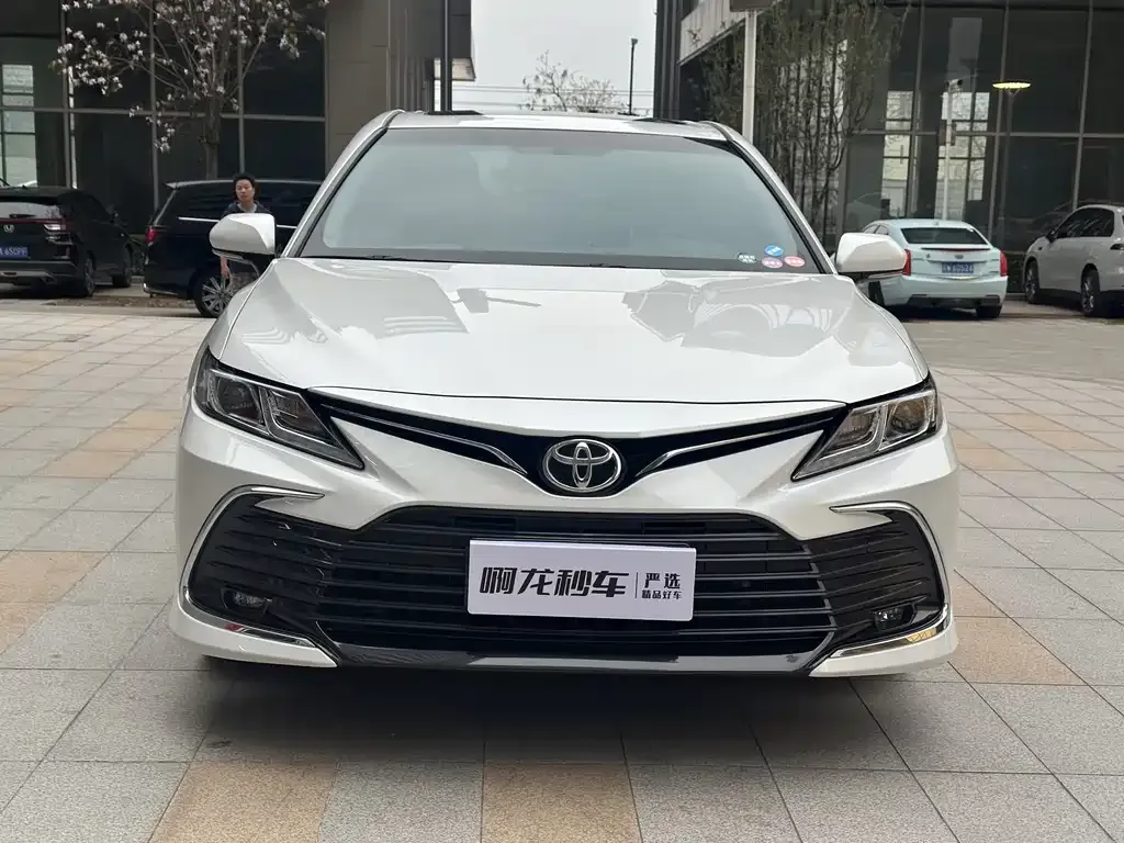 Toyota Camry — фото 2