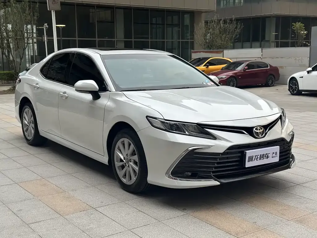 Toyota Camry — фото 8