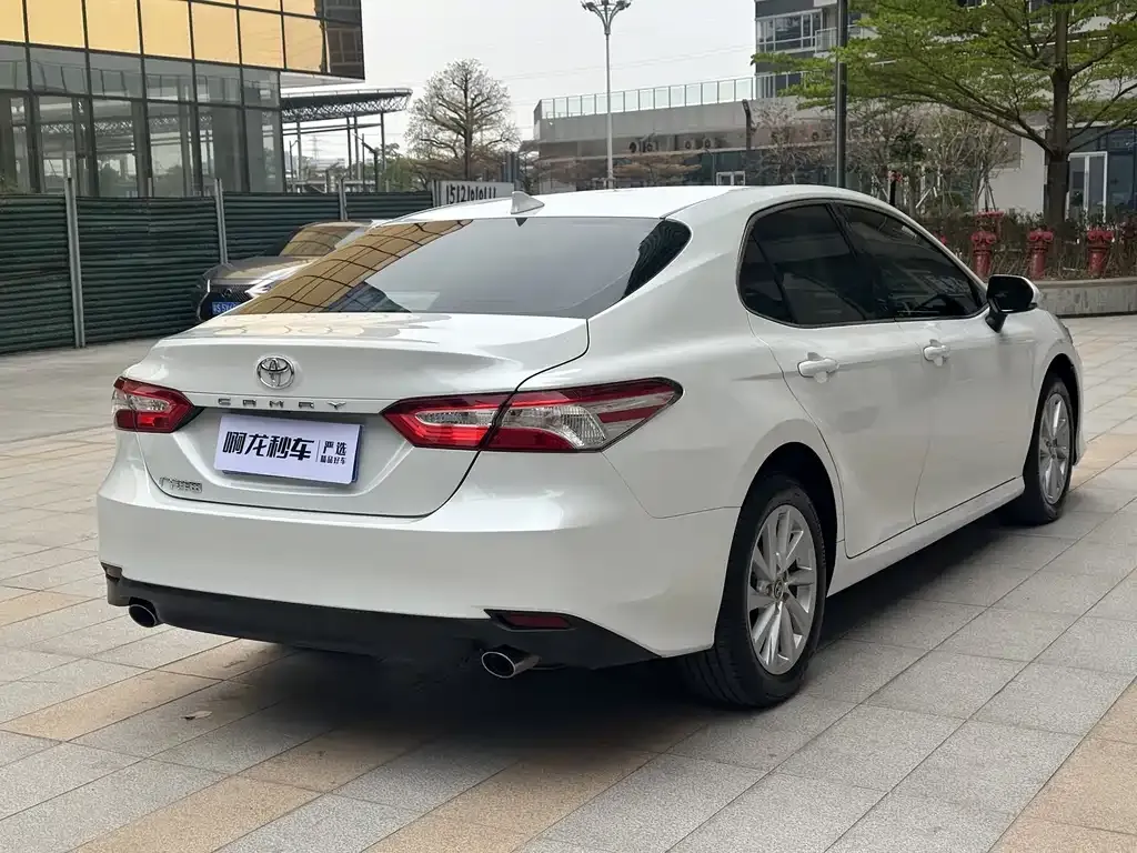 Toyota Camry — фото 5