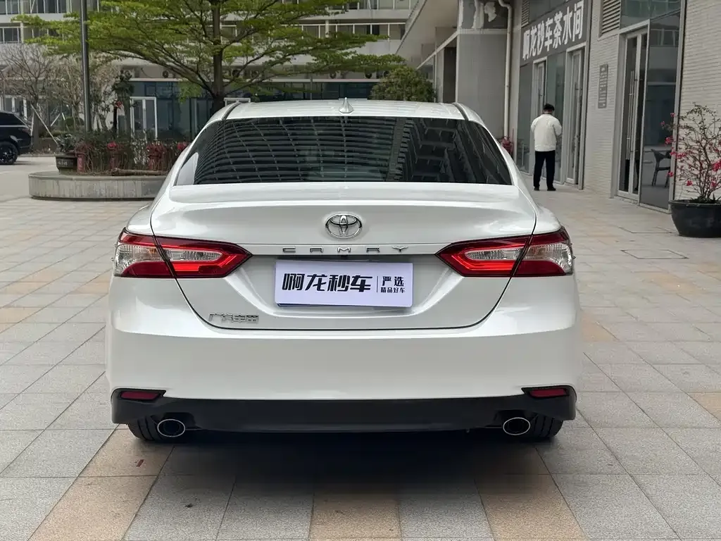 Toyota Camry — фото 7