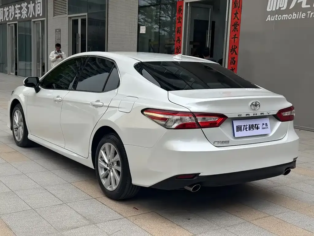 Toyota Camry — фото 9
