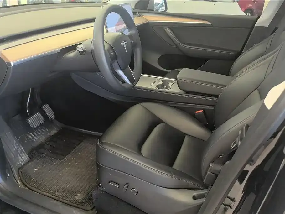 Tesla Model Y — фото 6