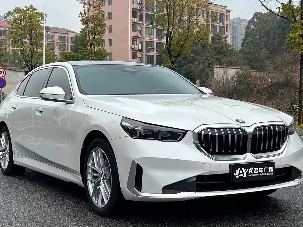 BMW 5 Series — фото 10