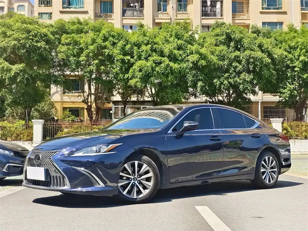 Lexus ES — фото 1