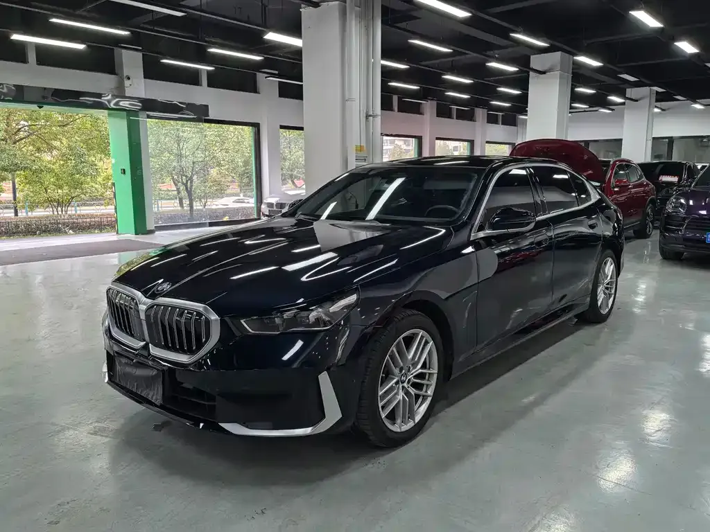 BMW 5 Series — фото 1