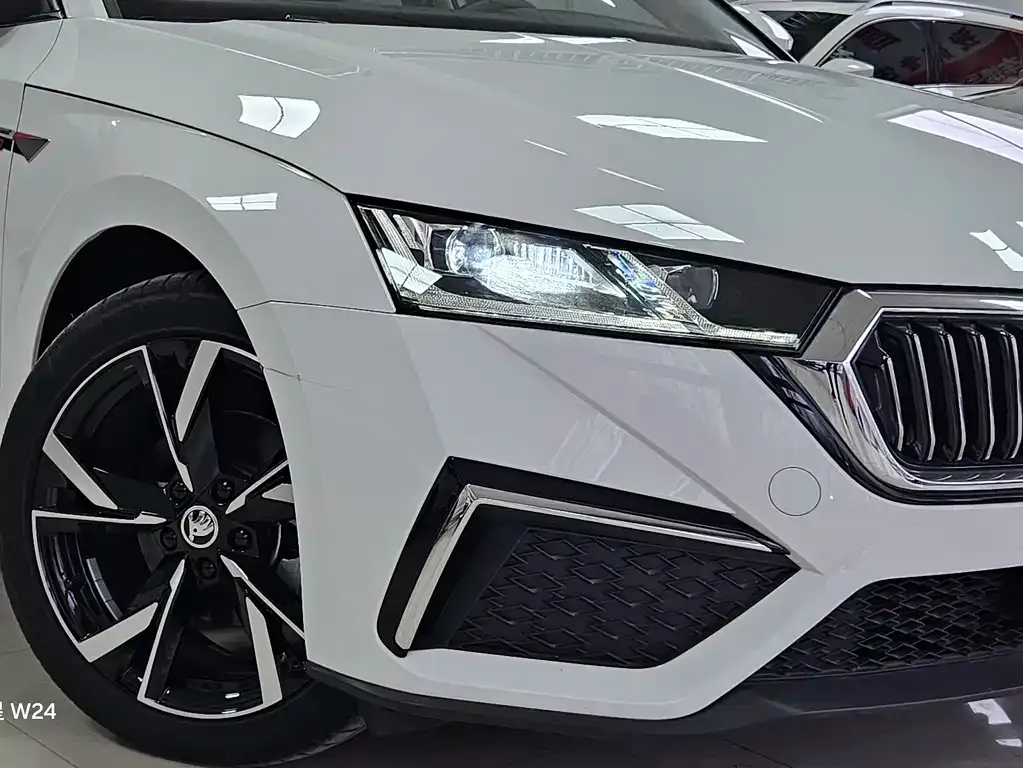 Skoda Octavia — фото 5