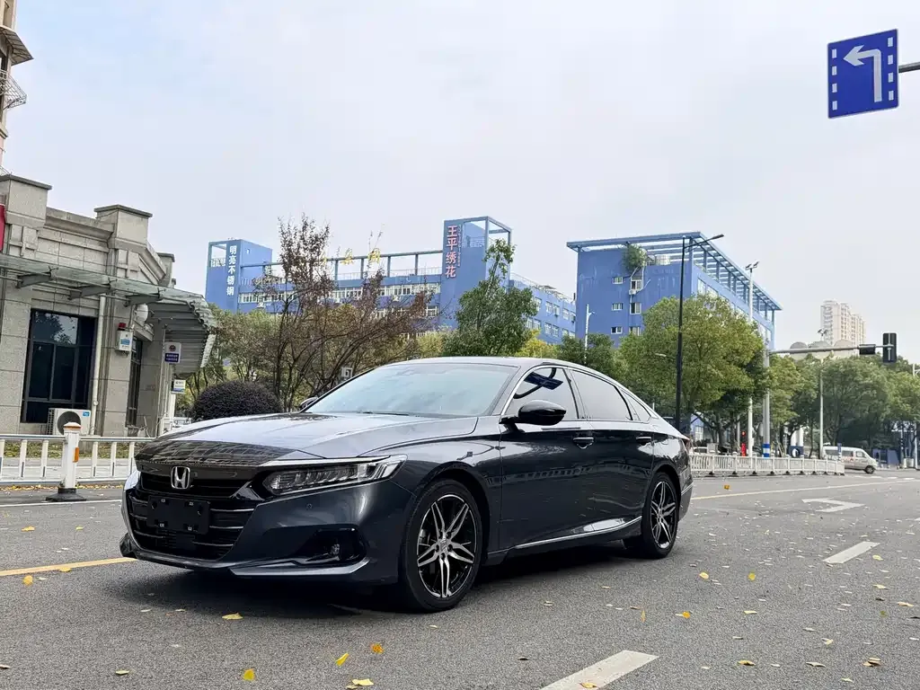 Honda Accord — фото 1