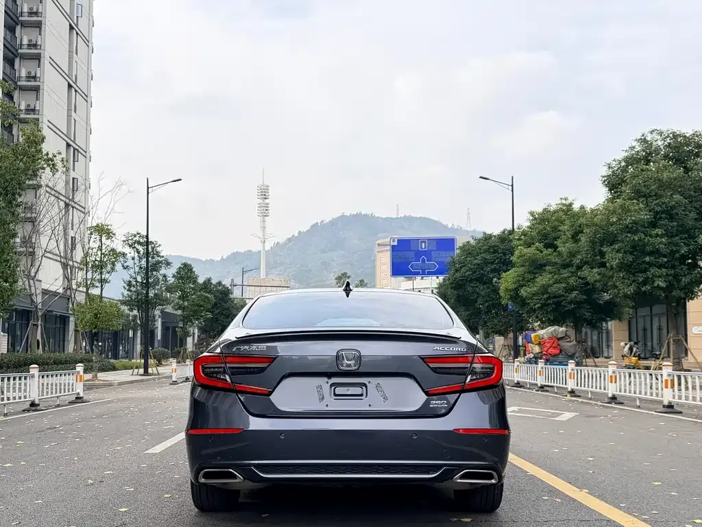 Honda Accord — фото 10