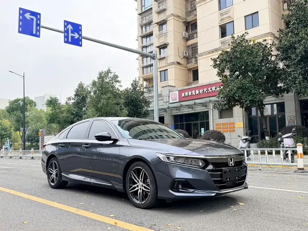 Honda Accord — фото 7